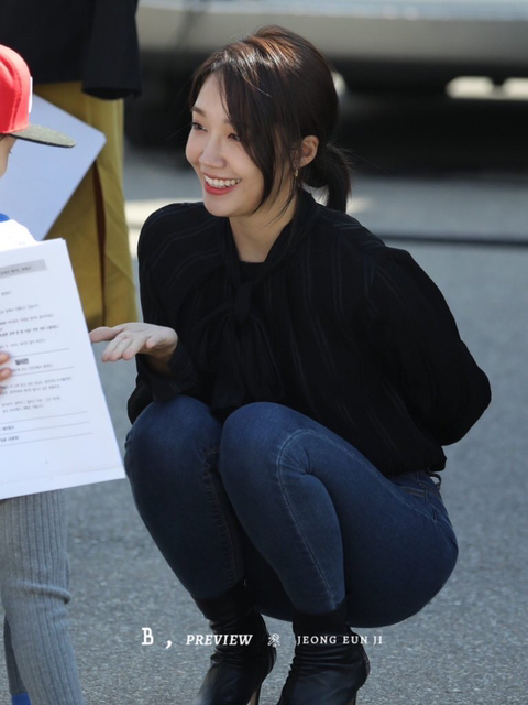 아가 보고 좋아하는 에이핑크 정은지.jpg | 인스티즈