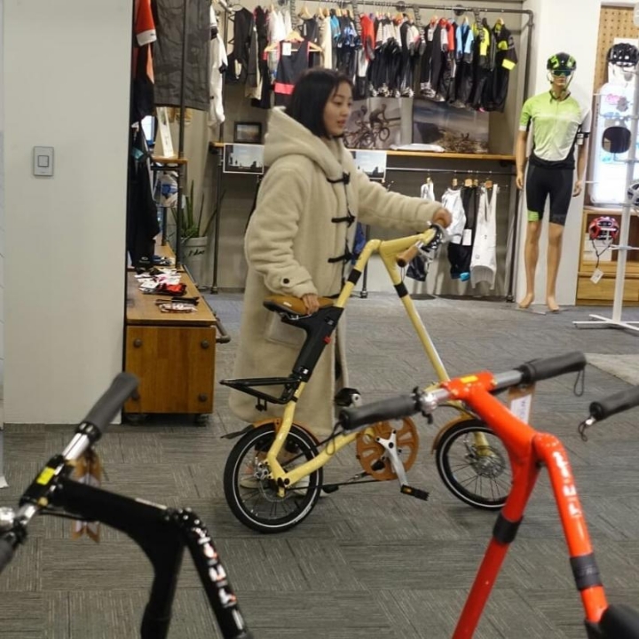 자전거 사러간 트와이스 지효 ㄷㄷㄷ | 인스티즈