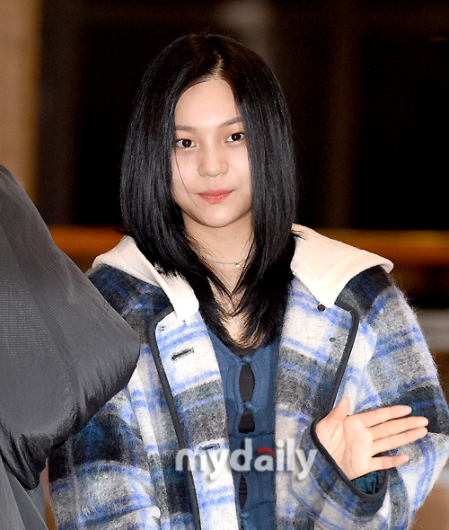 일본 공연 차 출국하는 여자친구.jpg | 인스티즈