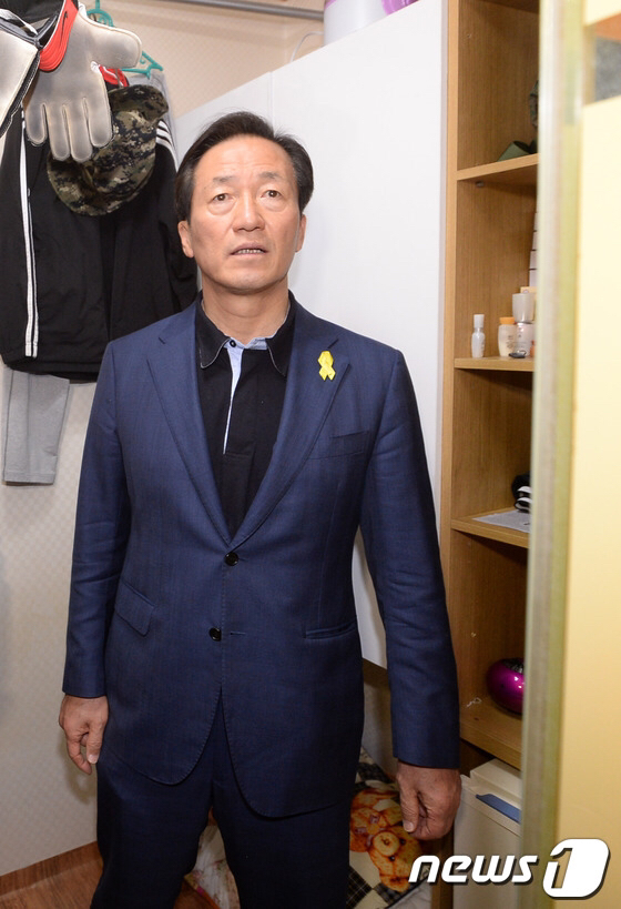 표정을 숨기지 못하는 몽준이형 | 인스티즈