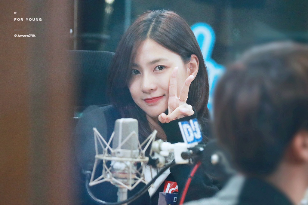 [에이핑크] 오늘은 기타 줄 교체 할 예정이라서 하영이 | 인스티즈