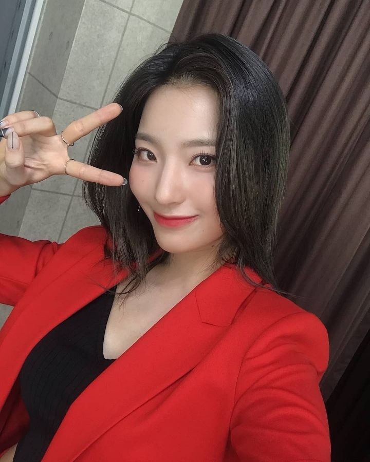 슬슬 연휴가 끝나가는 것이 실감나는 와중에 이새롬.jpgif | 인스티즈