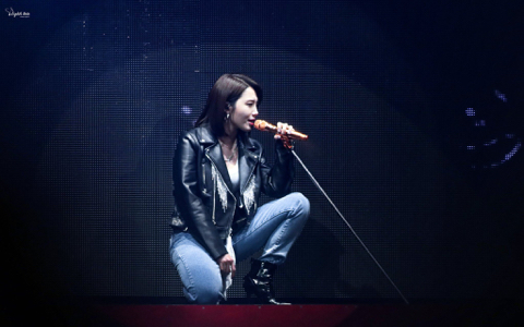 가죽 잠바 입고 퀸 노래 부르는 에이핑크 정은지.jpg | 인스티즈