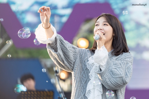 무대 비누방울 효과 속 에이핑크 정은지.jpgif | 인스티즈