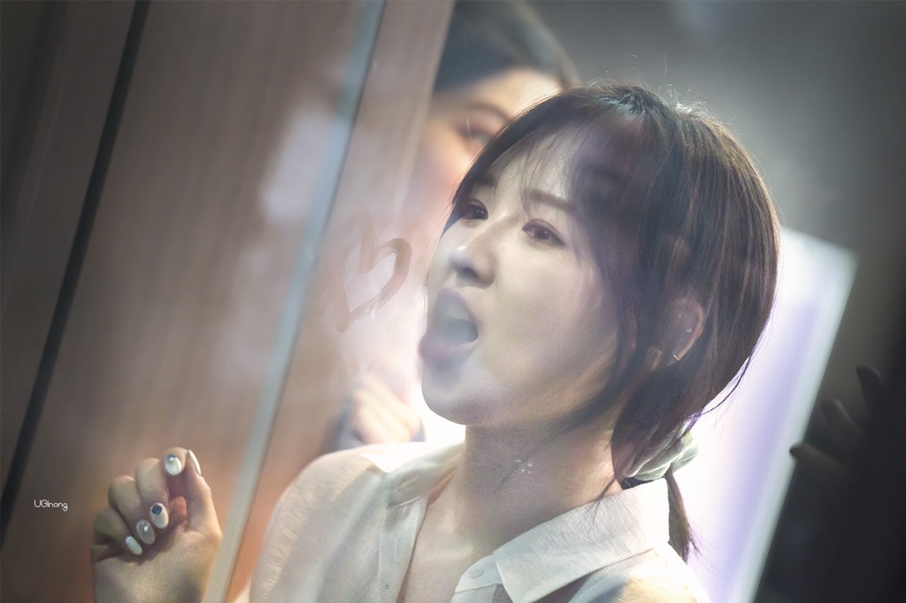 레드벨벳 웬디의 여행갔을 때 패딩 벗는 과정 ㅋㅋㅋ | 인스티즈