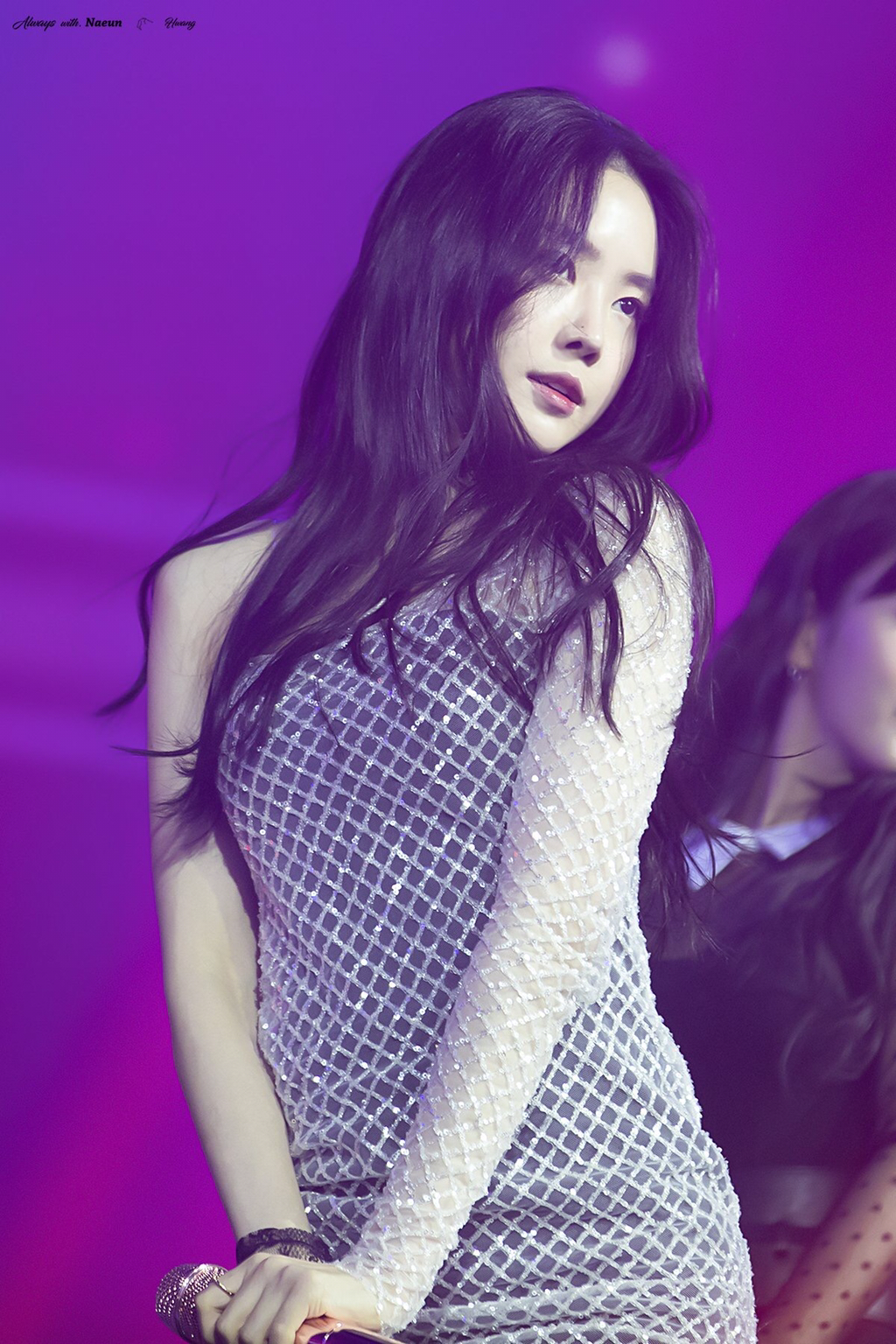 [에이핑크] 맘스터치는 역시 딥치즈버거라서 나은이 | 인스티즈