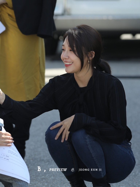 아가 보고 좋아하는 에이핑크 정은지.jpg | 인스티즈