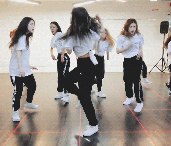 이달의소녀 아싸라비아콜롬비아내리지말고 올리비아 혜.gifs | 인스티즈