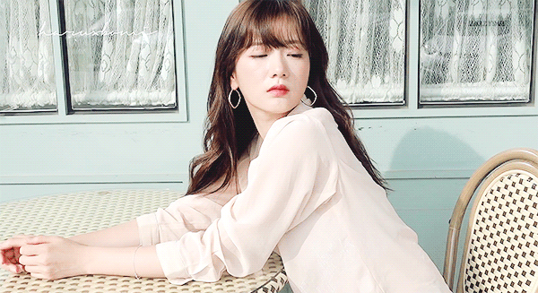 인생샷 촬영하는 에이핑크 윤보미.gif | 인스티즈