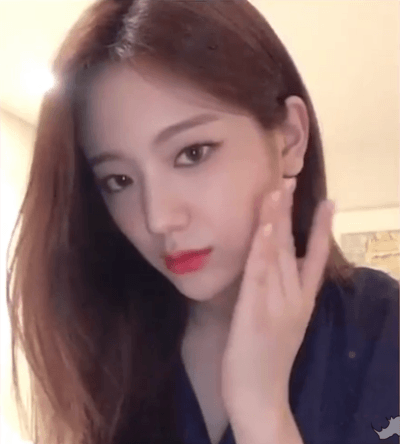 수분 보충하는 프로미스나인 장규리와 이나경.gif | 인스티즈