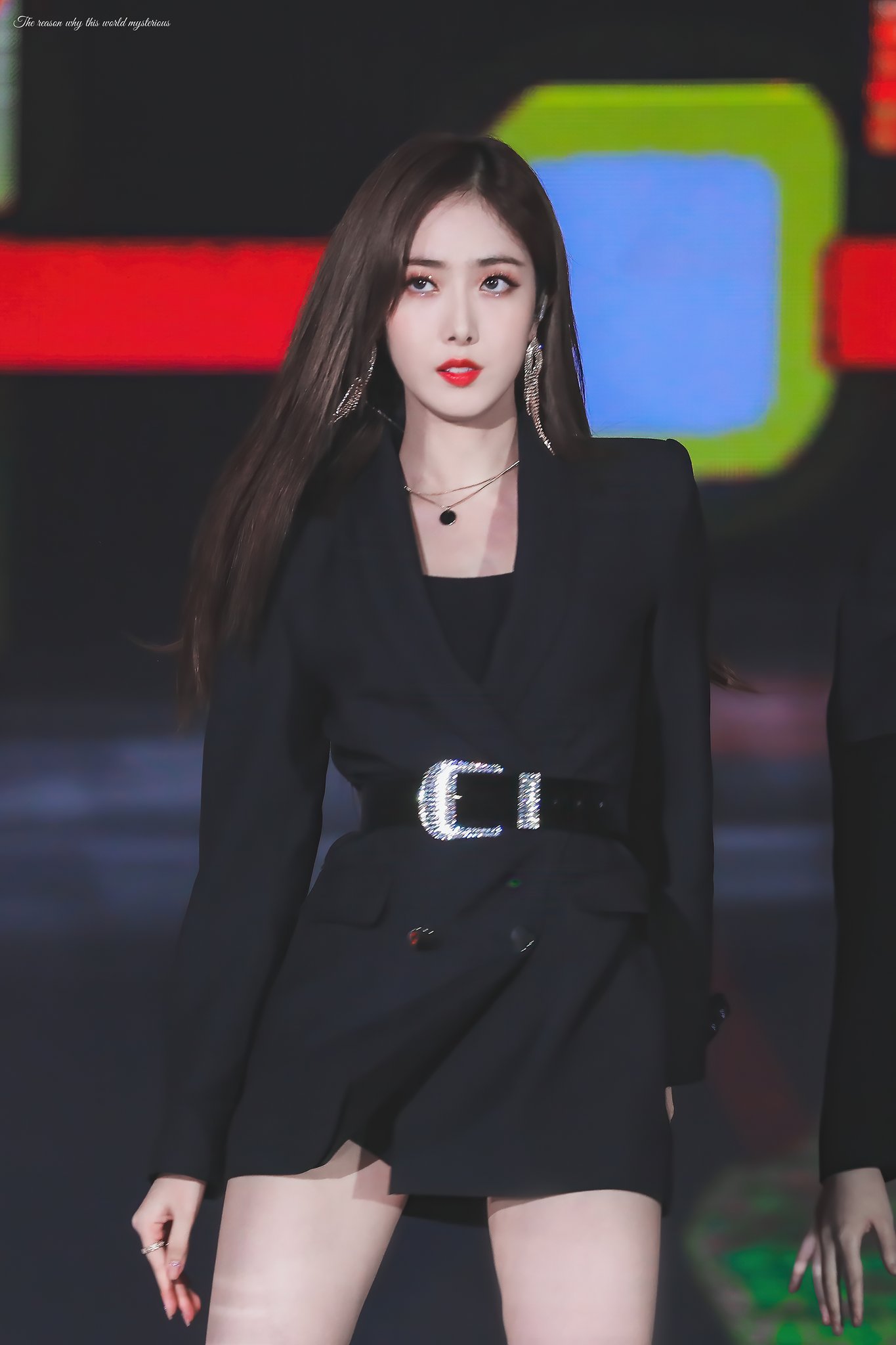 검은색이 잘 어울리는 여자친구 신비.jpgif | 인스티즈