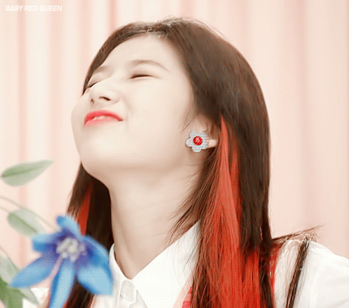 끼부리는 사나.gif | 인스티즈