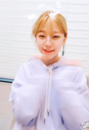 오늘자 V앱 프로미스나인 막내 백지헌.GIF | 인스티즈