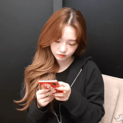 오늘자 프로미스나인 V앱공무원 지선이의 가을이 선덕선덕.gif | 인스티즈