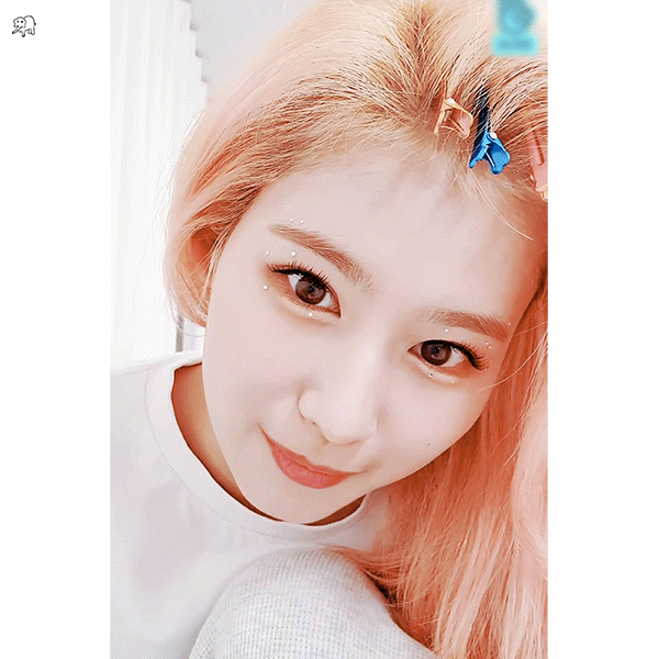 오늘자 브이앱 하는 트와이스 사나 | 인스티즈