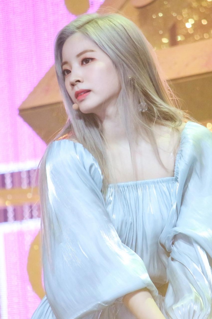 충격과 공포의 모습으로 끼부리는 오늘자 트와이스 다현 | 인스티즈
