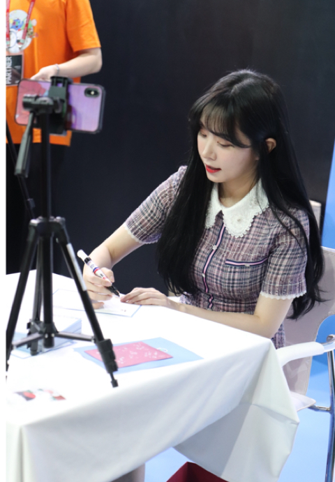 팬사인회 1시간 예정되있었는데 800명 팬사인회 해준 BJ | 인스티즈