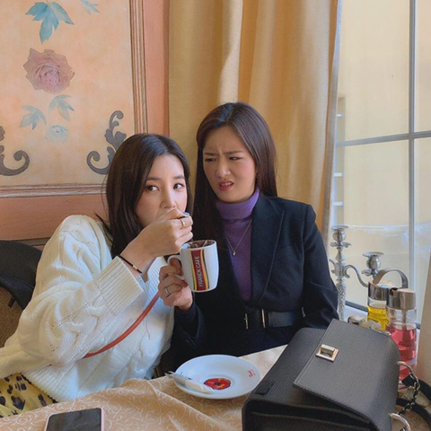 크로아티아에서 일을 하고 있는 에이핑크 초롱 보미.jpg | 인스티즈