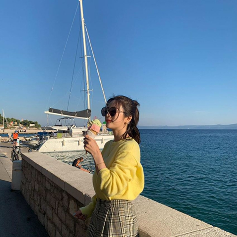 크로아티아에서 일을 하고 있는 에이핑크 초롱 보미.jpg | 인스티즈