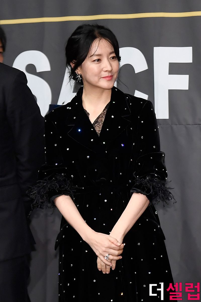 오늘자 이영애.jpg (아름다운예술인상 시상식 참석) | 인스티즈