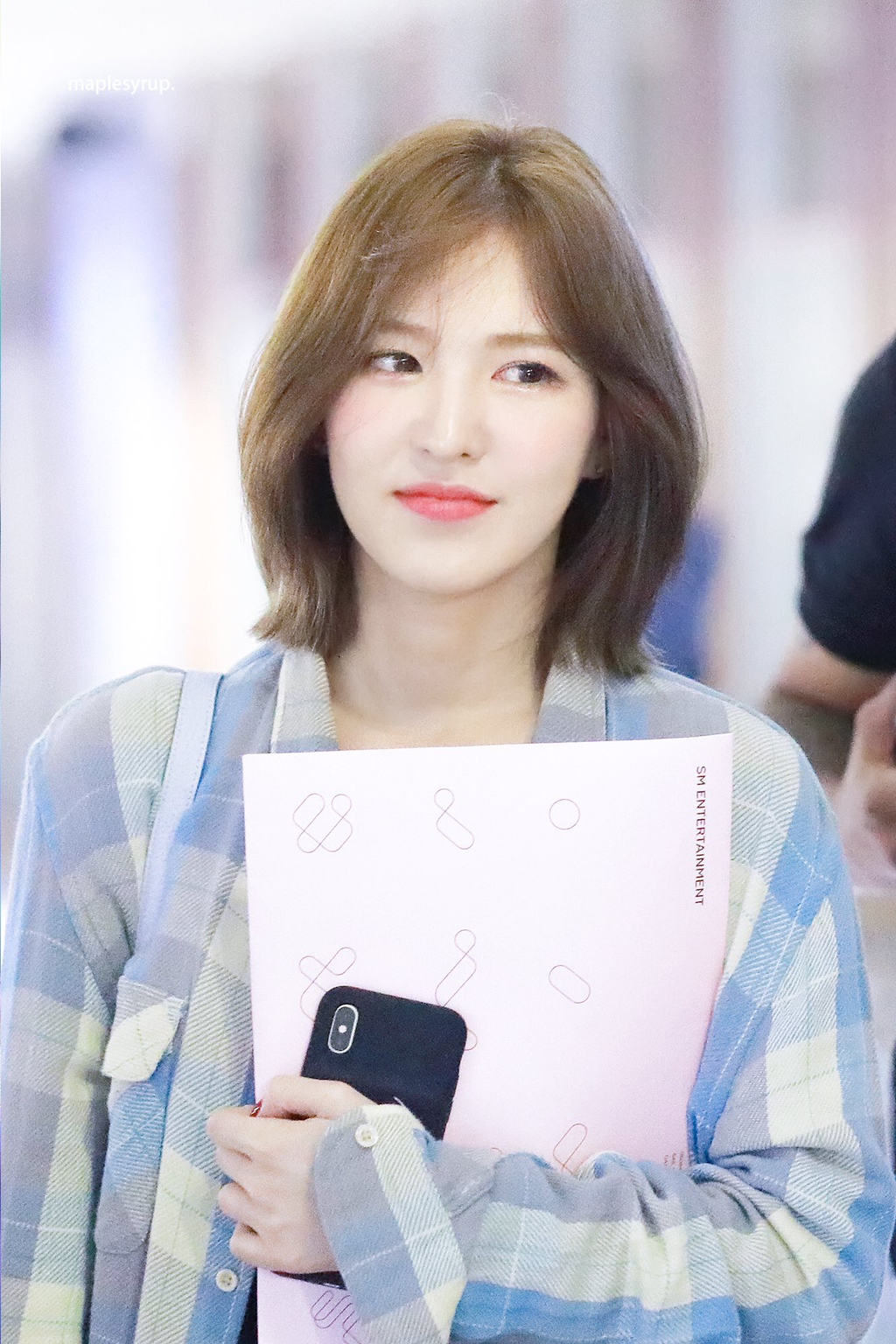 레드벨벳 웬디의 여행갔을 때 패딩 벗는 과정 ㅋㅋㅋ | 인스티즈