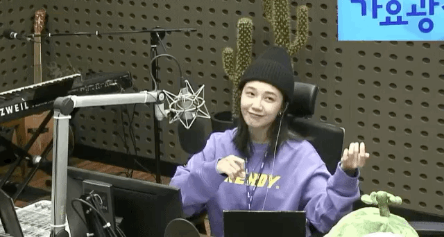 에이핑크 정은지 최근 라디오 부스.jpgif | 인스티즈