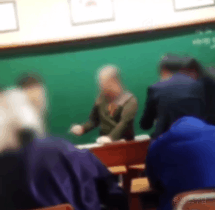 교사를 폭행하는 학생들.gif | 인스티즈