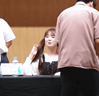 커플을 본 오마이걸 승희.gif | 인스티즈