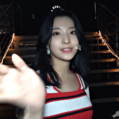 자기전 프로미스나인 캡틴 이새롬 | 인스티즈