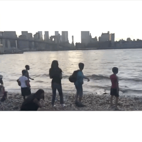 미국 초딩들이랑 물수제비하는 레드벨벳 아이린ㅋㅋㅋ.jpgif | 인스티즈