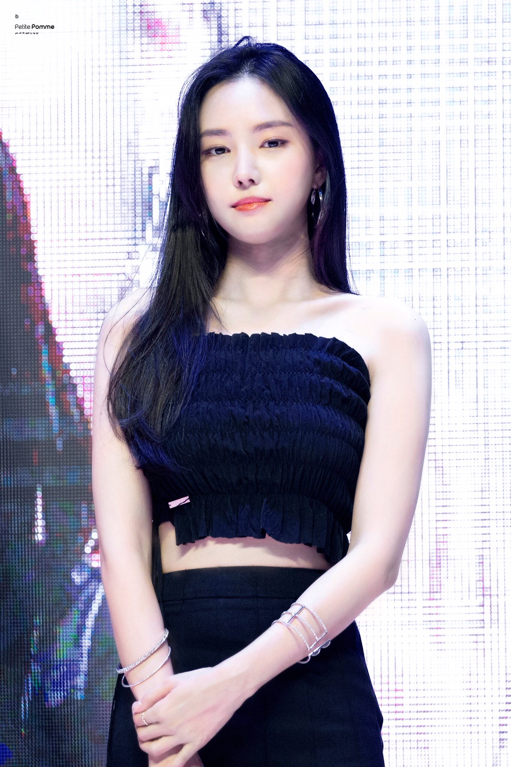 [에이핑크] 갑자기 맘스터치가 땡겨서 나은이 | 인스티즈