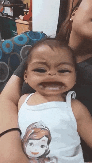 우는아기 놀래키는 엄마.gif | 인스티즈