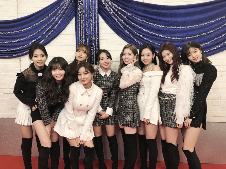일본에서 트와이스 단체샷 | 인스티즈