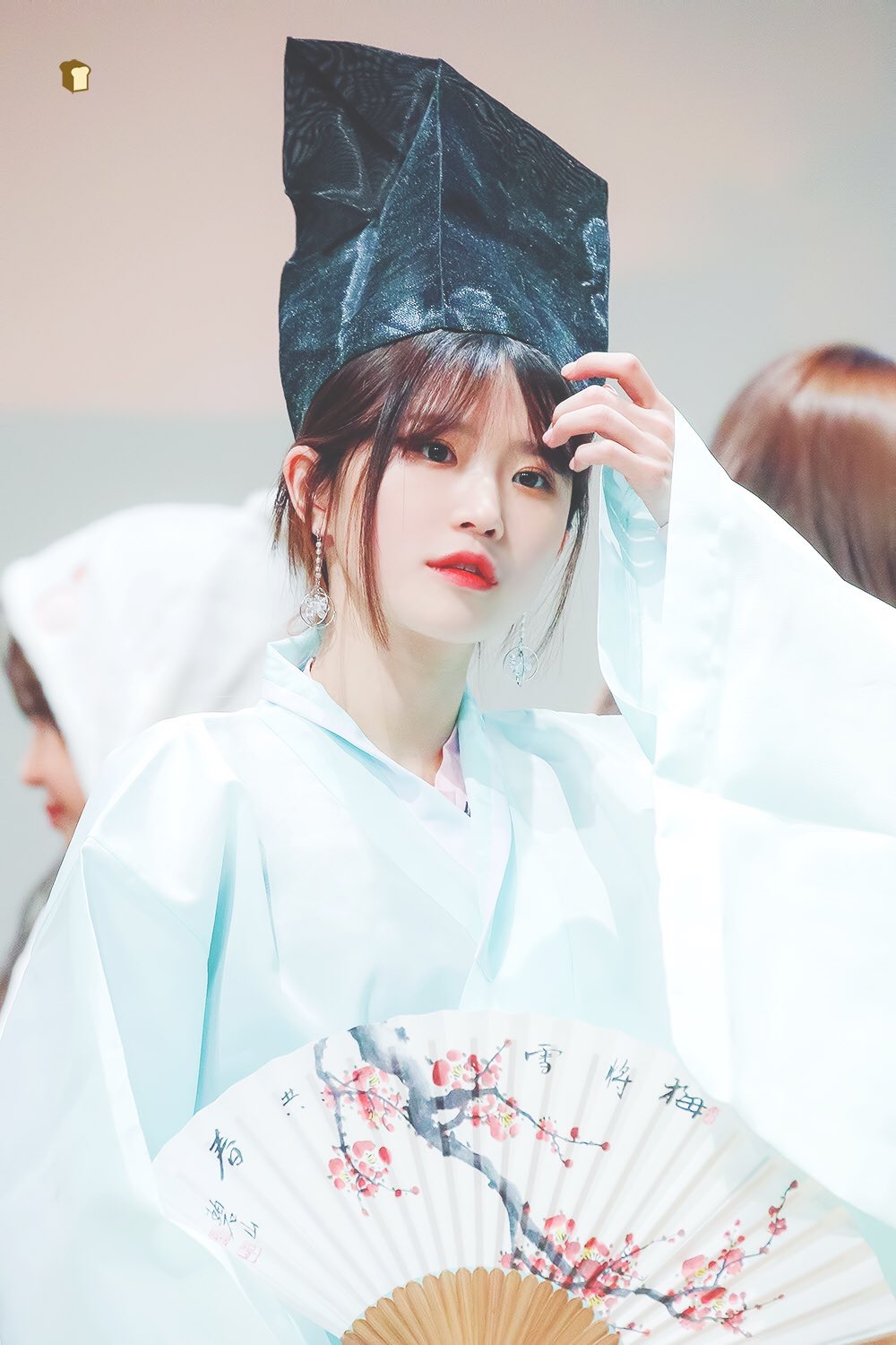 데뷔 300일기념 프로미스나인 송하영 | 인스티즈