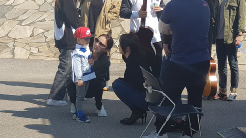 아가 보고 좋아하는 에이핑크 정은지.jpg | 인스티즈