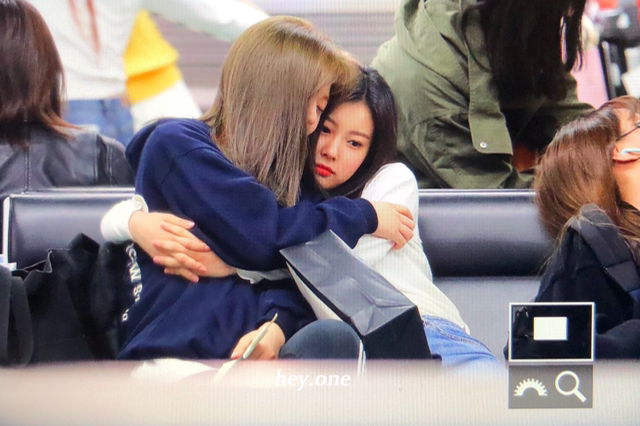 아이즈원) 공항에서 자는 아이들.. | 인스티즈