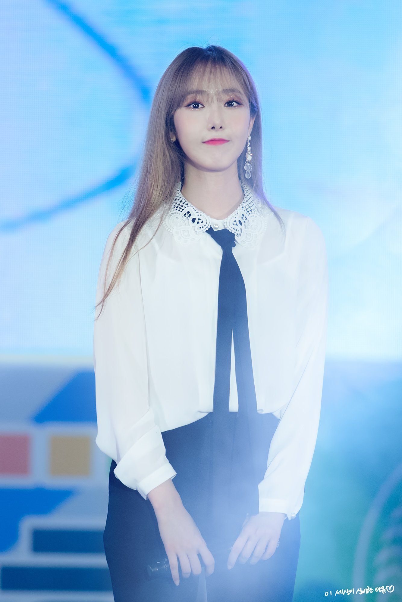 야심한 시간에 보니까 은근히 미인인 듯한 여자친구 신비.jpgif | 인스티즈