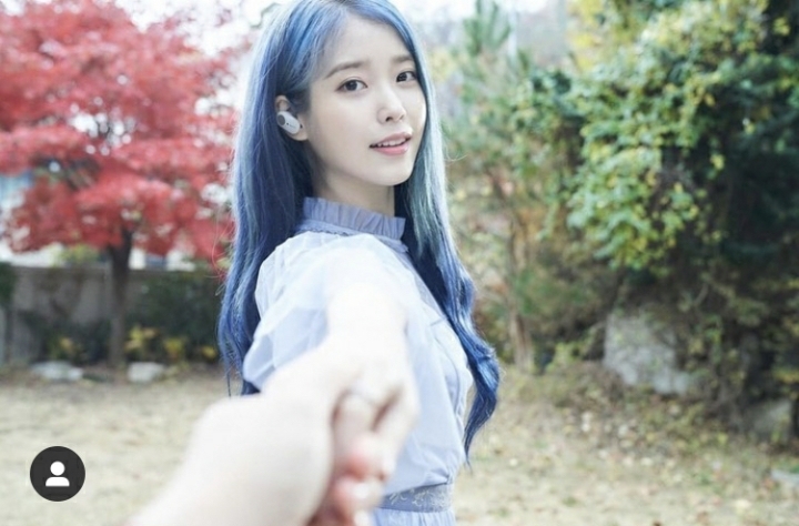 아이유 무대뒤 여친짤 대방출.jpg | 인스티즈