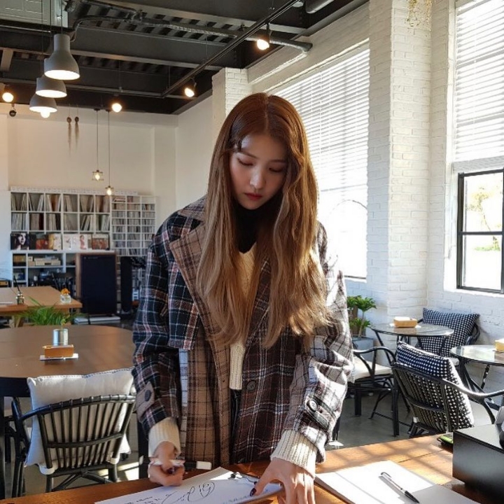 여행프로그램 함께 찍은 여자친구 소원, 우주소녀 엑시 | 인스티즈