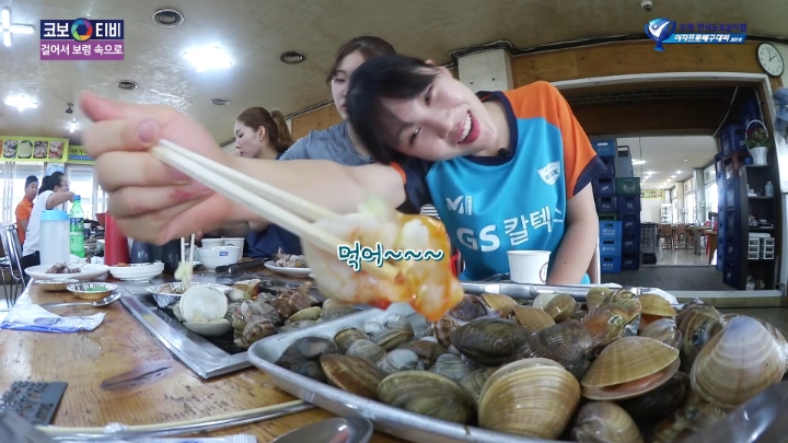 조개구이먹방(?)찍는 여배선수들.jpg | 인스티즈