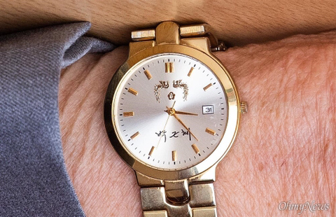 신천지 교주 이만희 청와대 시계 차고 기자회견.jpg | 인스티즈