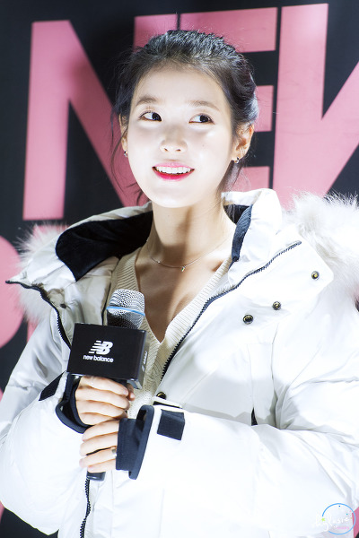 뉴발란스 토크콘서트 포니테일 아이유.jpg | 인스티즈
