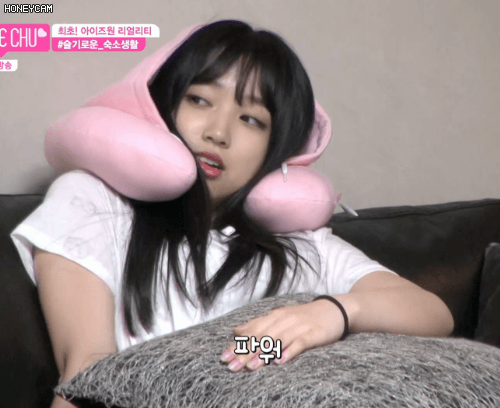 [아이즈원] 나코가 항상 가지고 다니는 목배게 사용법 | 인스티즈