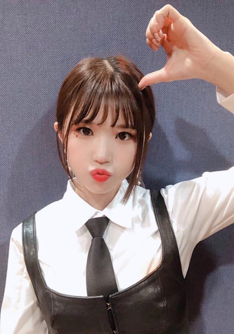 프로미스나인 가짜막내 송하영 | 인스티즈