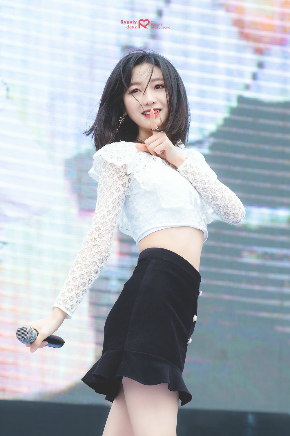 [러블리즈] 독일사는 친구에게 선물을 받아서 수정이 | 인스티즈