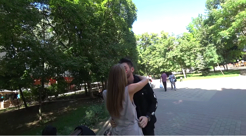 러시아에서 처음만난 누나들과 키스하는 유튜버 | 인스티즈