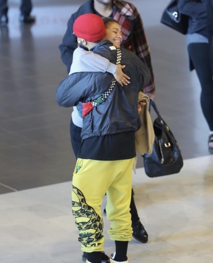 공항에서 아는 지인 만난 젠다야.jpg | 인스티즈