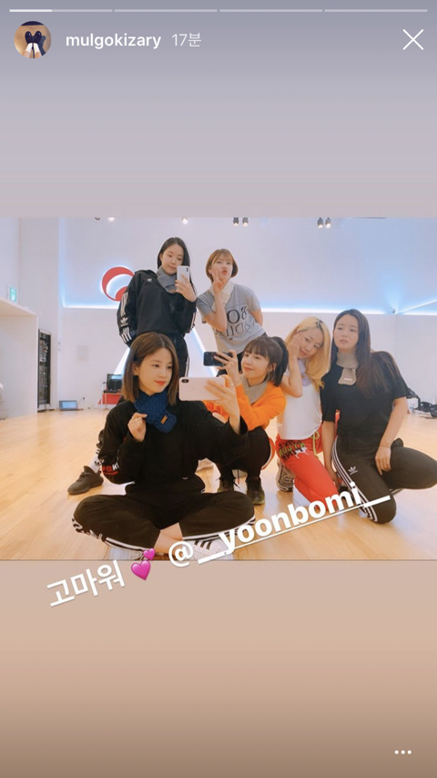 멤버들한테 목도리 떠서 선물로 준 에이핑크 보미.jpg | 인스티즈