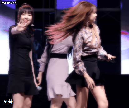 폭죽이 무서운 여자친구 예린이.gif | 인스티즈