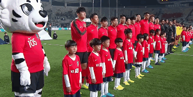 애국가 열창하는 이강인.gif | 인스티즈